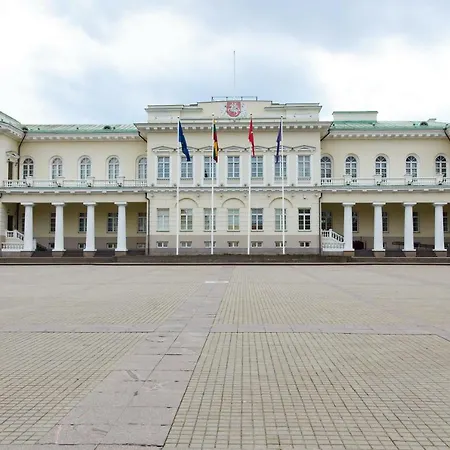 President Palace With Balcony And 2 Baths *