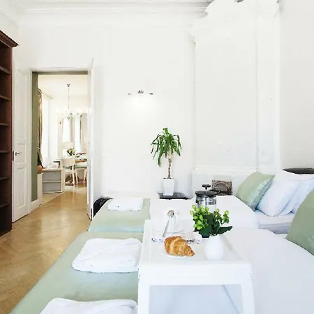 President Palace With Balcony And 2 Baths *