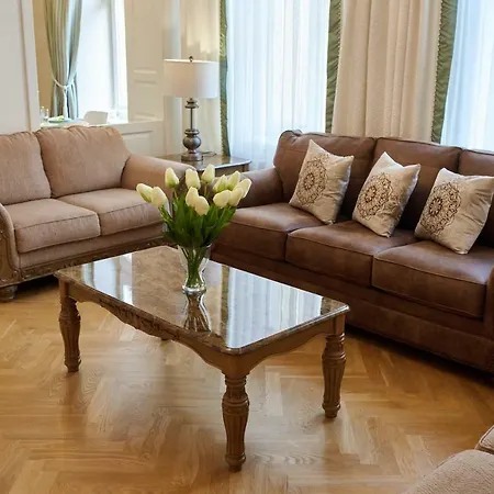 Апартаменти President Palace With Balcony And 2 Baths Вільнюс